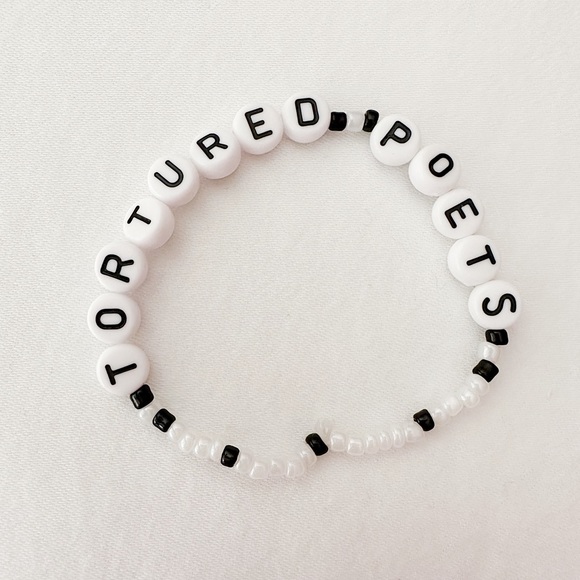 🤍Taylor Swift Friendship Bracelet - Picture 2 of 2